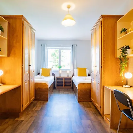 Apartment 92 - Large 2 Bedroom *