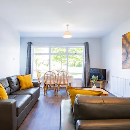 92 - Large 2 Bedroom Apartment Galway