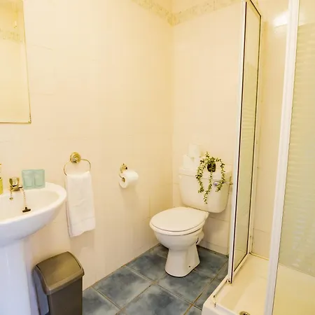 92 - Large 2 Bedroom * Galway