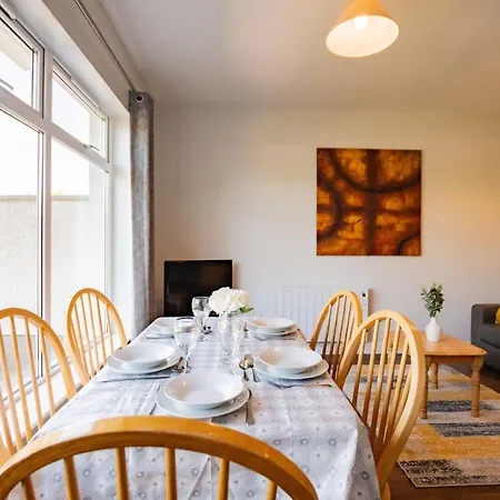 92 - Large 2 Bedroom Apartment *